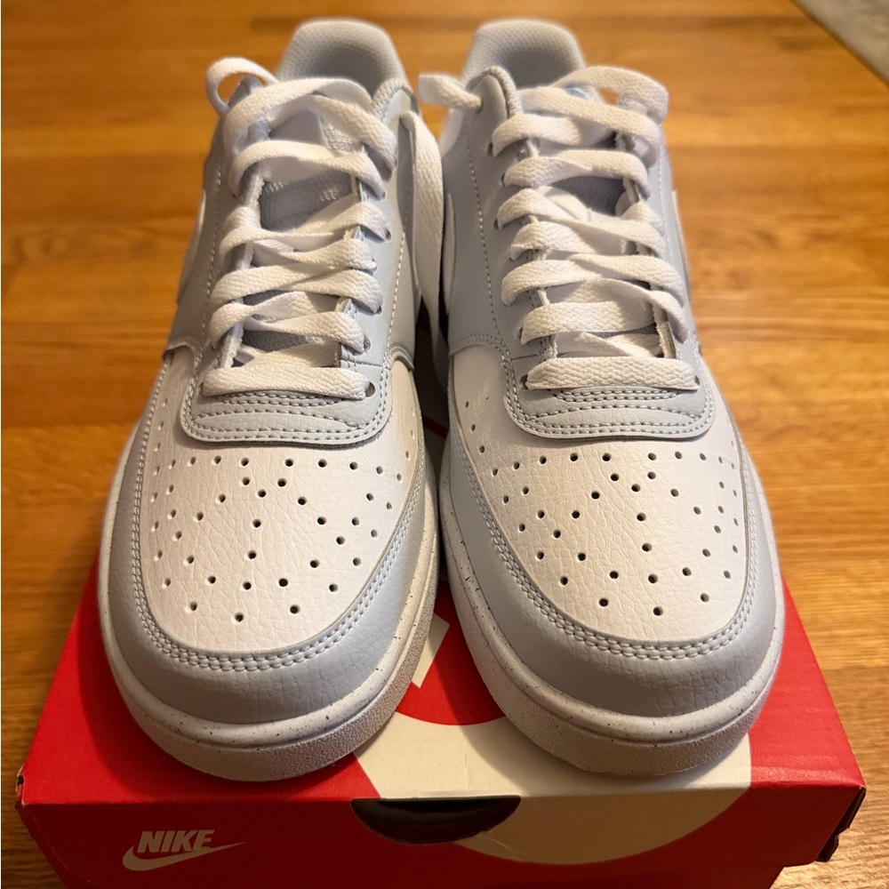 Nike Women's White and Light Gray Sneakers